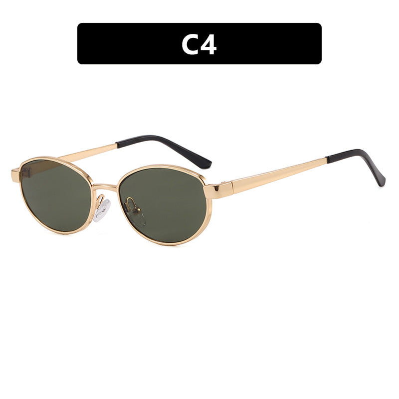 Dame moteriktig solbrille i elegant oval design med ramme i høykvalitets metall Skanto