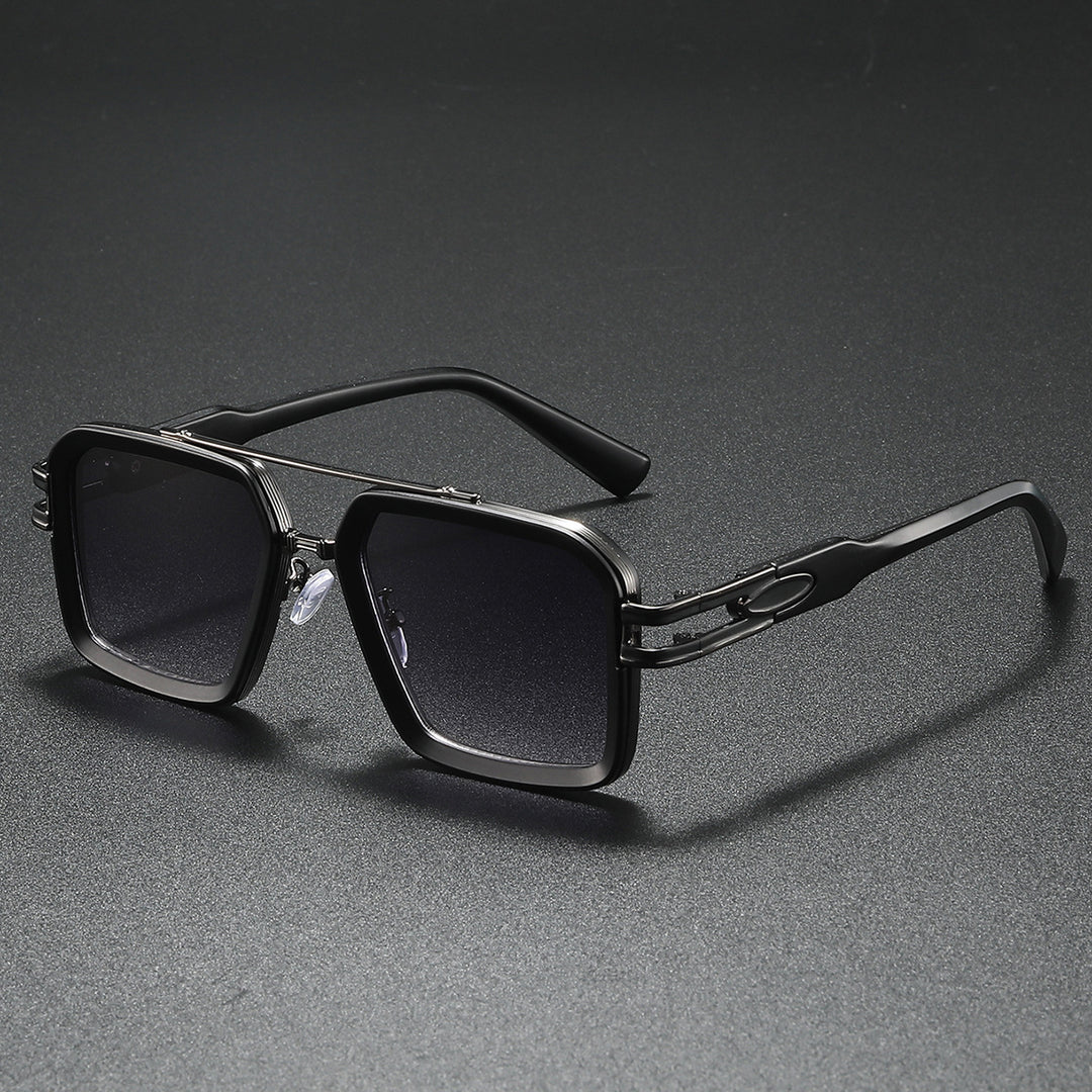 Dame moteriktig solbrille i moderne kantet design Skanto