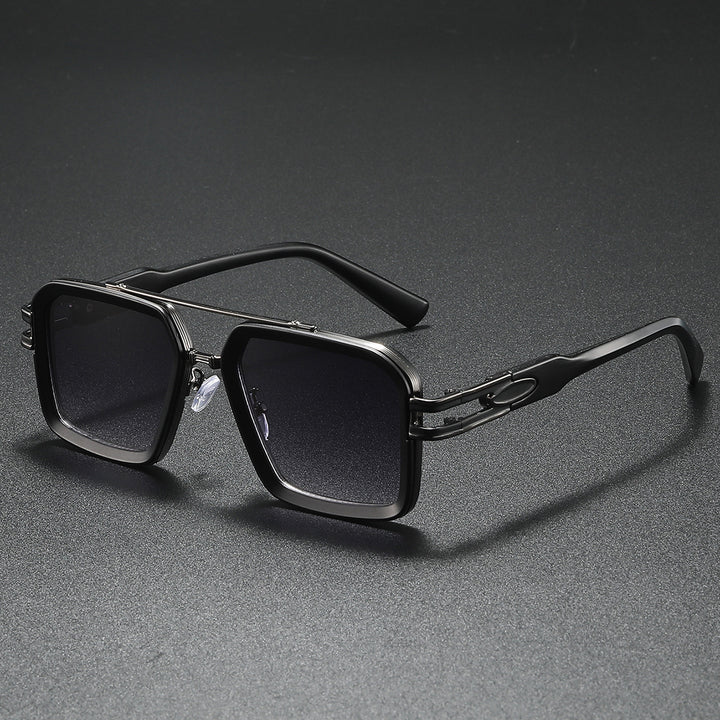 Dame moteriktig solbrille i moderne kantet design Skanto