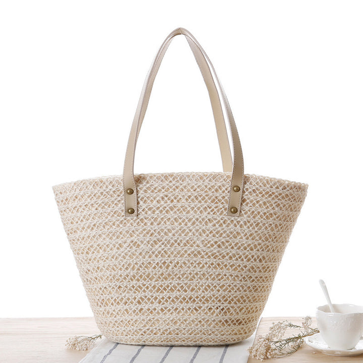 Straw bag with modern knot closure Skanto