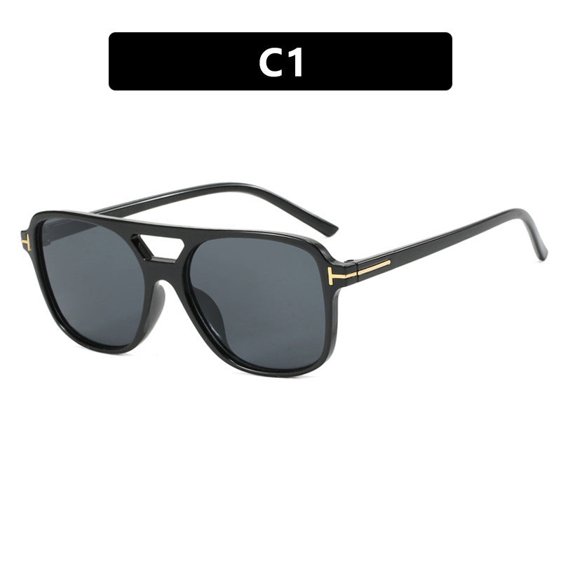 Dame moteriktig solbrille i stilfull ramme Skanto