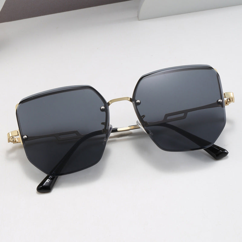 Dame geometrisk designer-solbrille med speilende linser Skanto