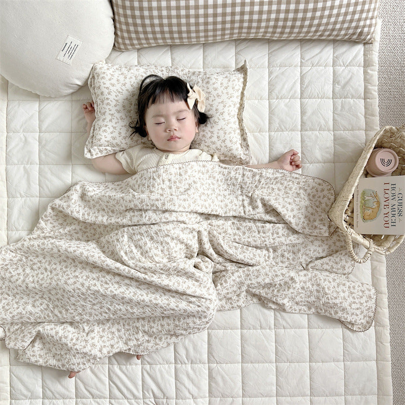 Unisex Musselinteppe med delikat blomsterdesign og elegante volanger Skanto
