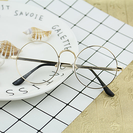 Dame Rund Brille med filigran Metallramme Skanto
