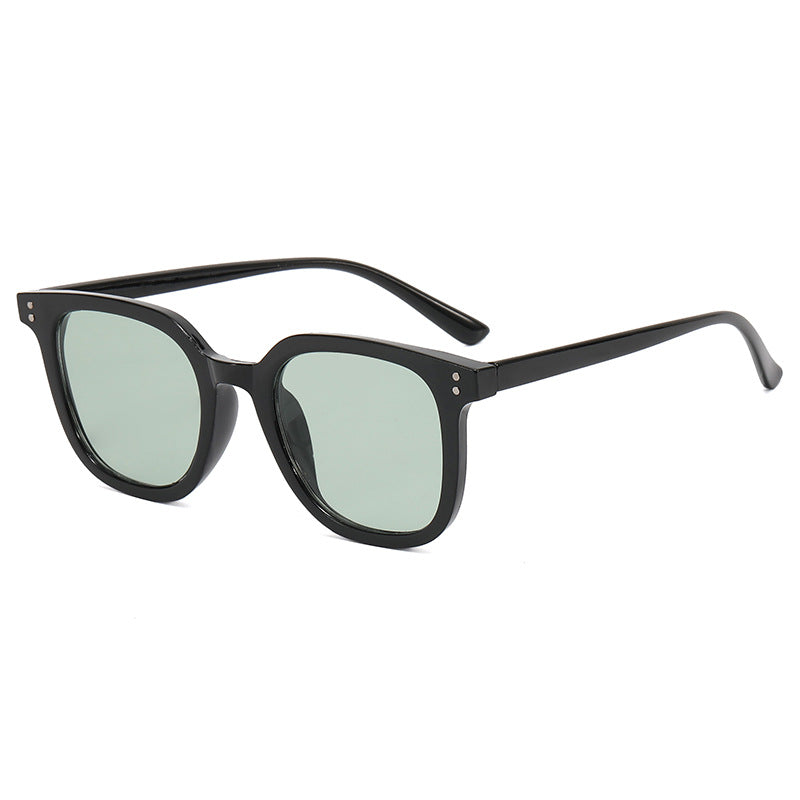 Dame kvadratisk designerbrille med tykk ramme og elegant profil Skanto