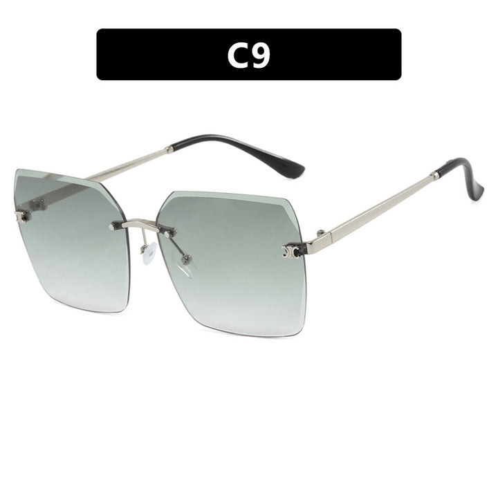 Dame firkantet solbrille i moderne design med filigran metallramme Skanto