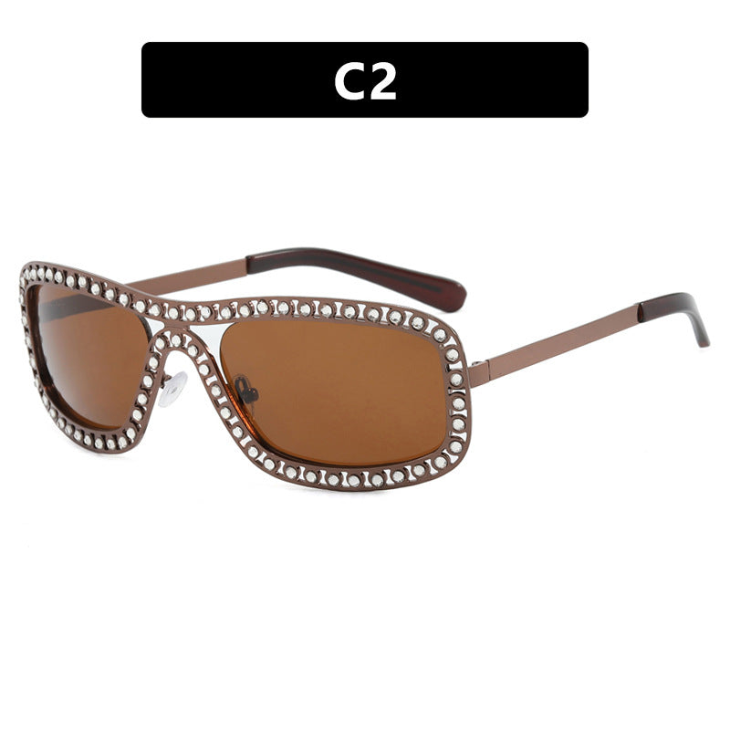 Dame moteriktig solbrille med glitrende ramme Skanto