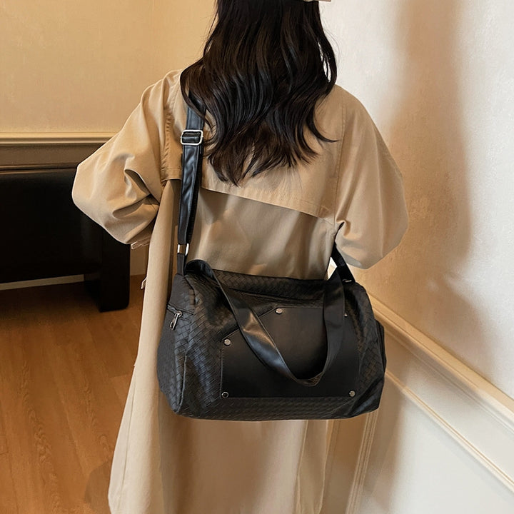 Elegant sports duffel bag with woven design and removable shoulder strap Skanto