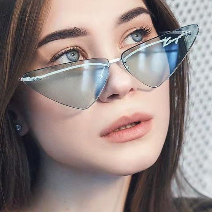 Dame Trendy Cat-Eye Solbriller med feminin ramme Skanto