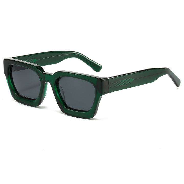 Dame designer solbrille med moderne, kvadratisk ramme og UV-beskyttelse Skanto