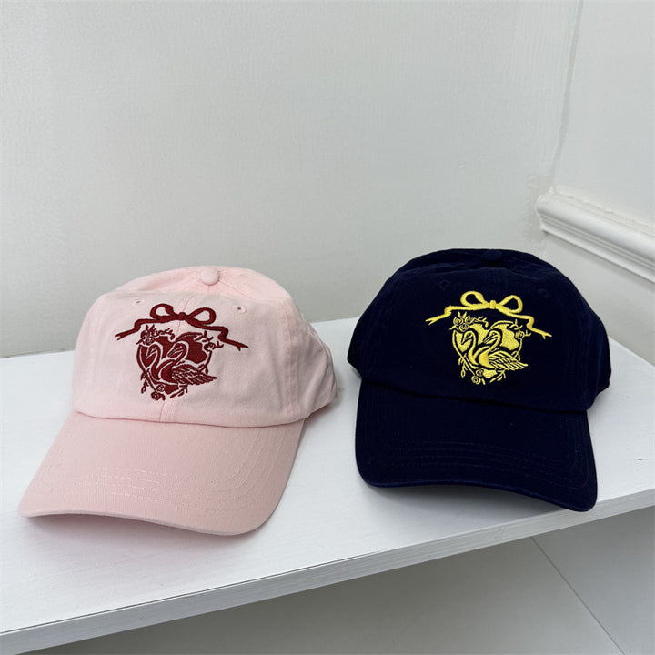 Kvinners broderte svanetema baseball cap Skanto