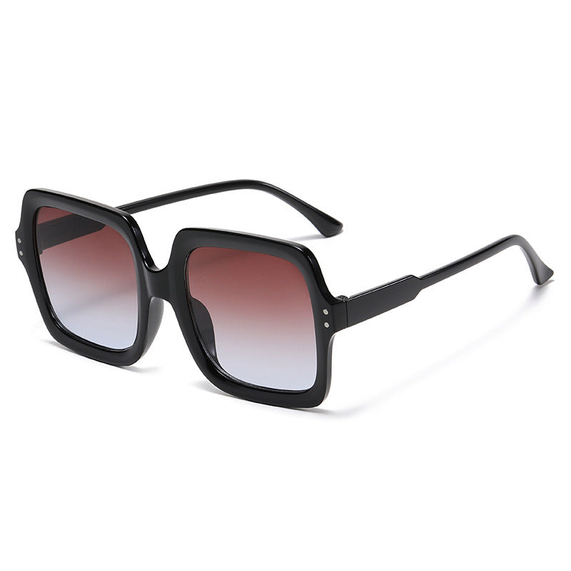 Dame moteriktig kvadratisk solbrille med speilende glass Skanto