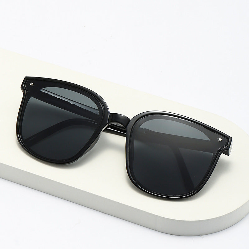 Dame klassisk solbrille i stilfull design Skanto