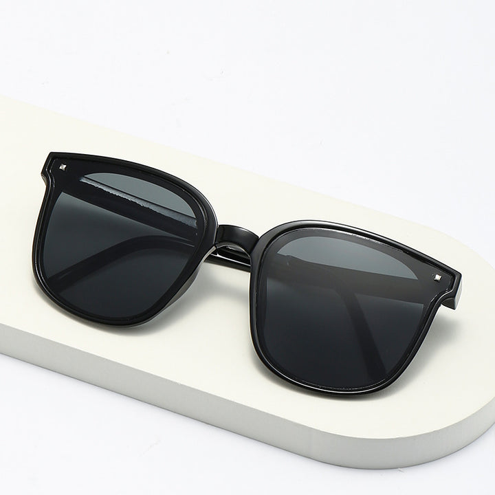 Dame klassisk solbrille i stilfull design Skanto