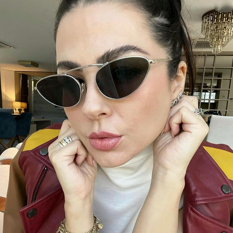 Dame trendy Cat-Eye solbriller med smal metallramme Skanto