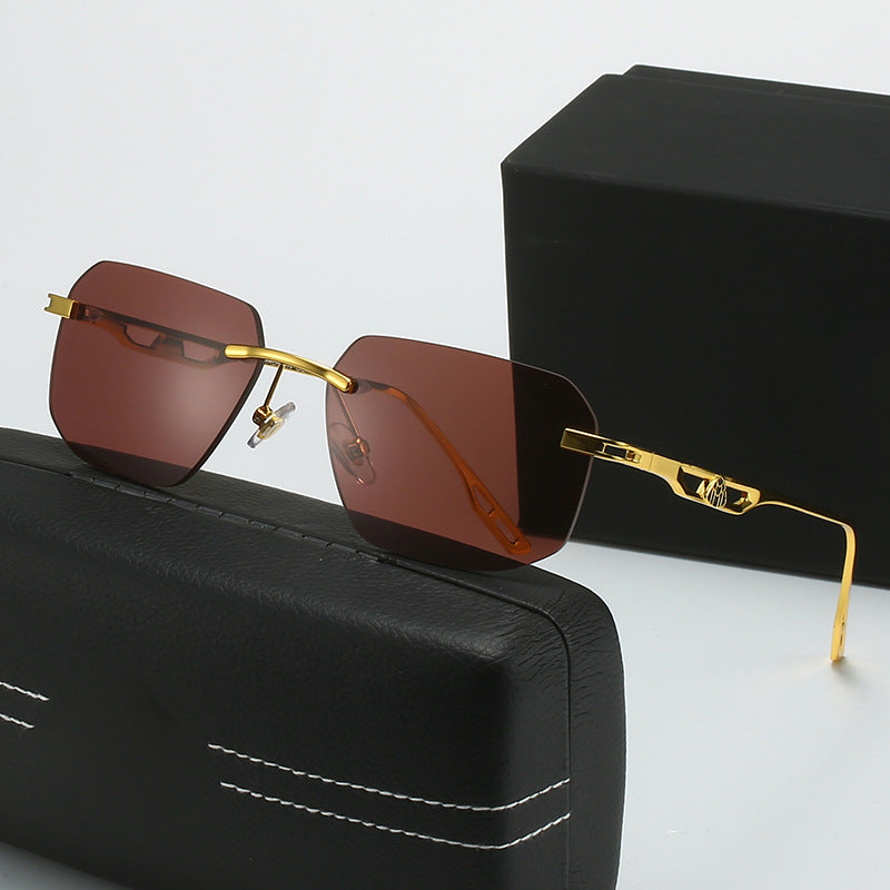 Dame moterik solbrille med luksuriøs ramme og ergonomisk design Skanto