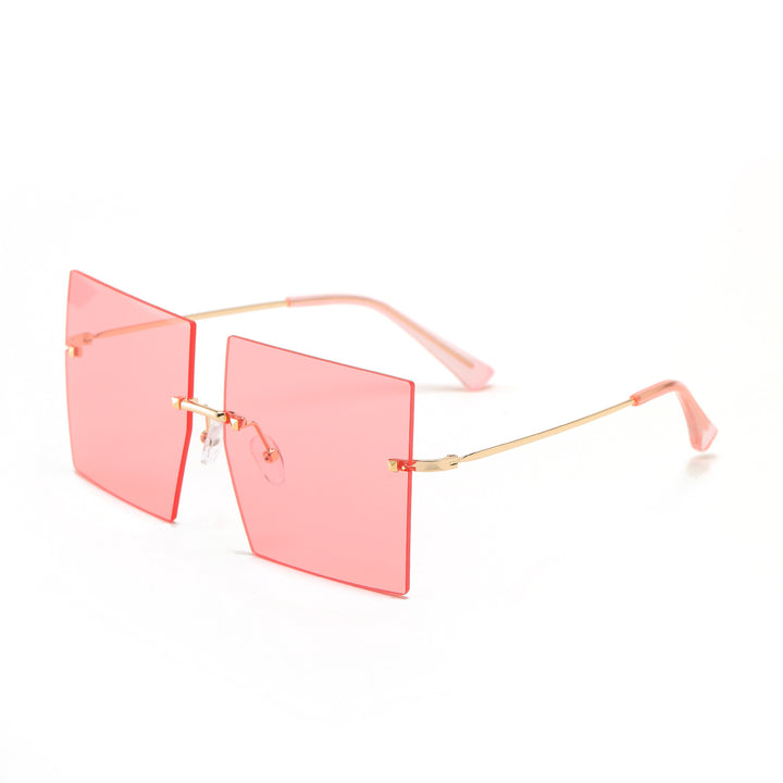 Dame moteriktig kvadratisk solbrille med brede glass og filigran metallramme Skanto