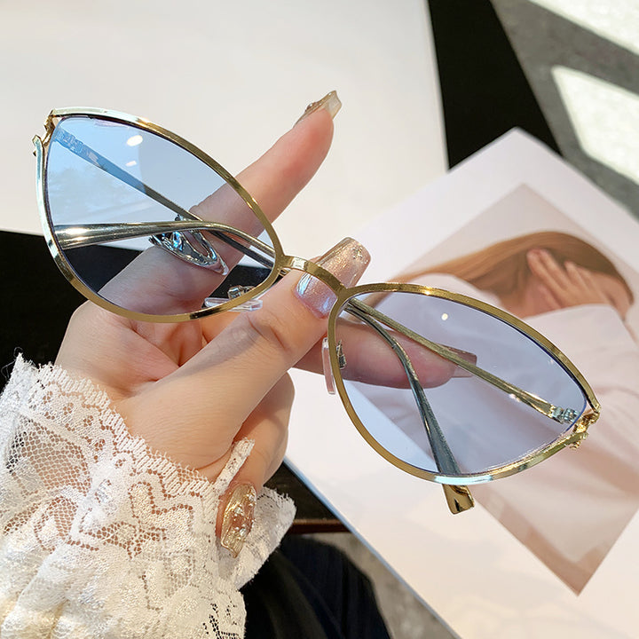 Dame Cat-Eye solbriller med elegant metallramme og UV-beskyttelse Skanto