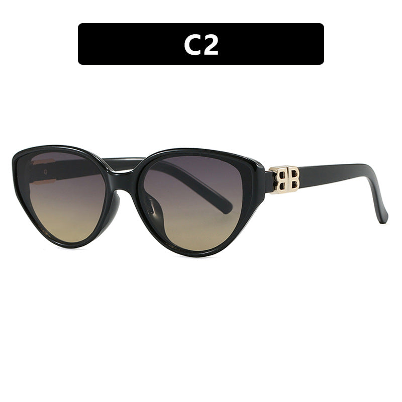 Dame modische Cat-Eye solbriller med elegant metallramme og UV-beskyttelse Skanto