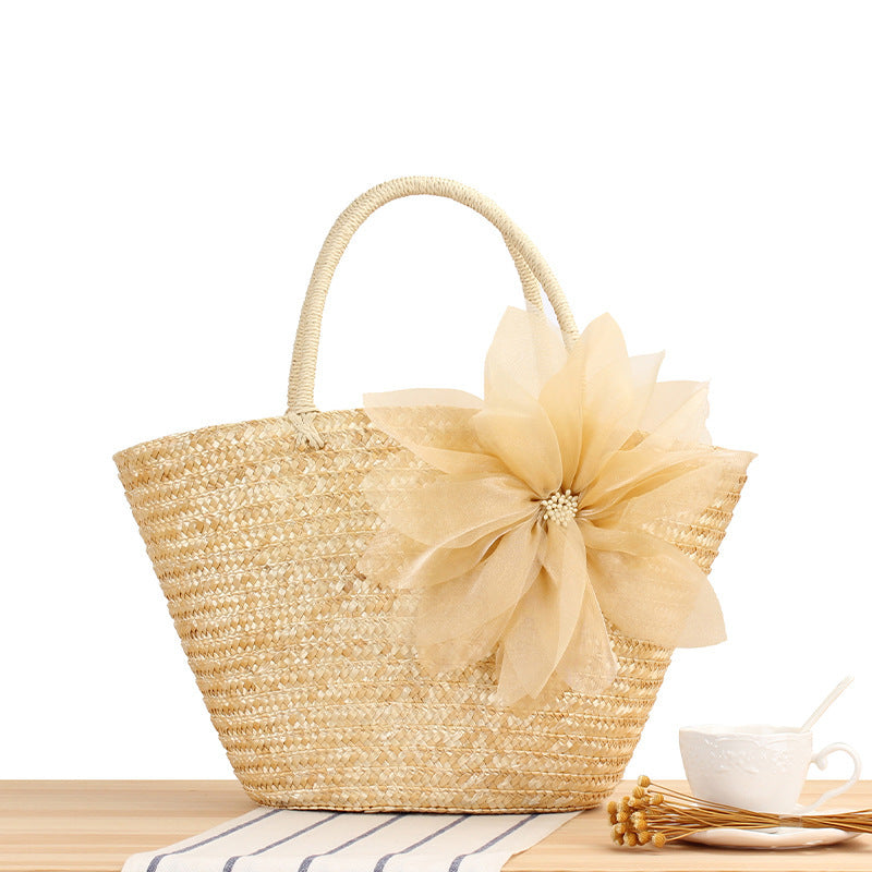 Elegant straw bag with floral accents Skanto