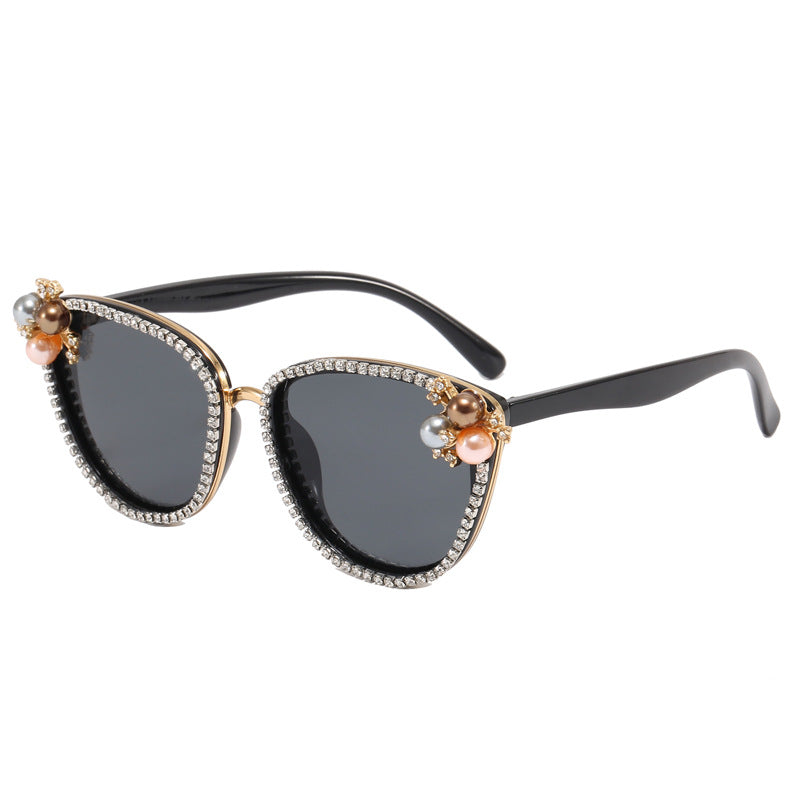 Dame glamorøs solbrille med perle- og krystaldekorasjon Skanto