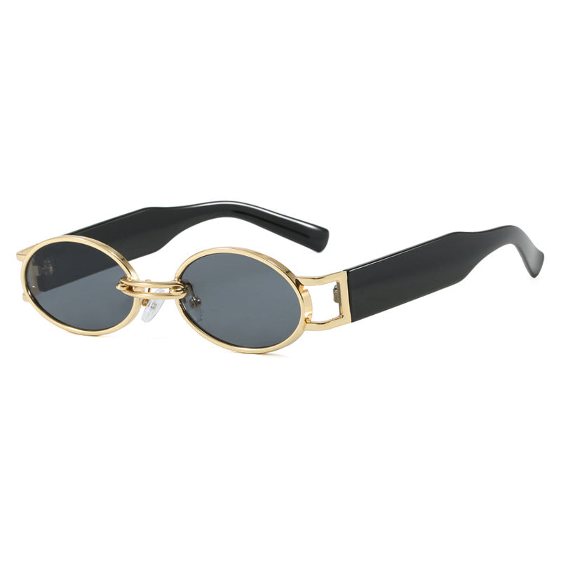 Dame ovalformet solbrille med gullige accenter og stilig ramme Skanto