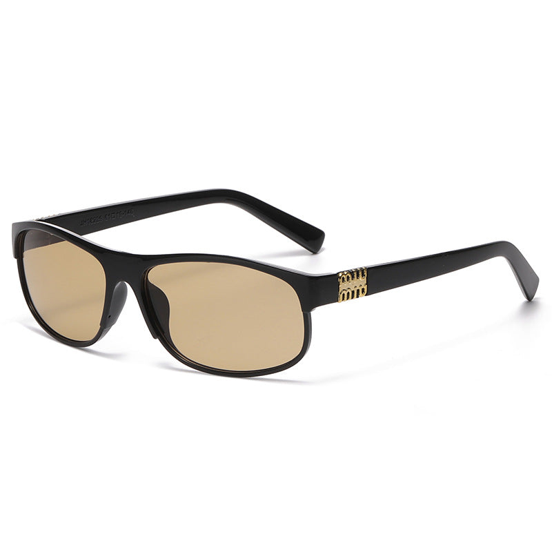 Dame fashion solbriller med polarisert glass og stilfull ramme Skanto