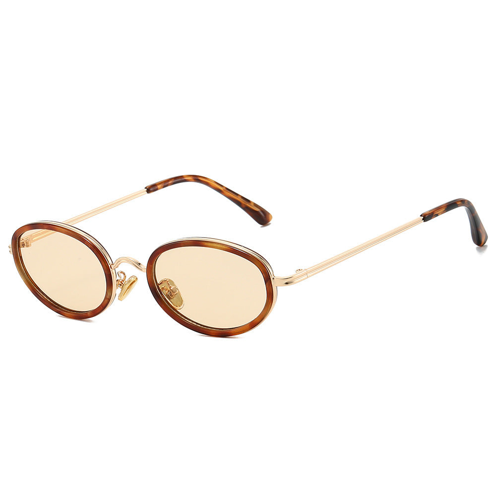 Dame moteriktig solbrille med høy kvalitet ramme og runde glass Skanto