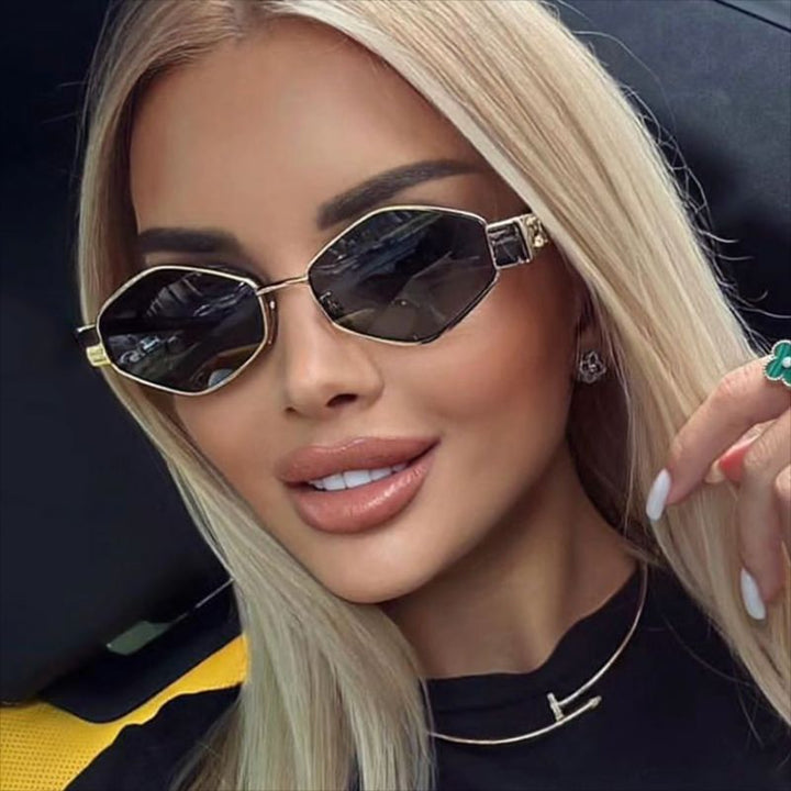 Dame hexagonal designer solbrille med innovativ metallramme Skanto