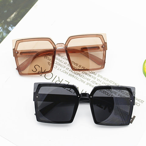 Dame Motebar Kvadratisk Solbrille med Stilig To-farget Ramme Skanto