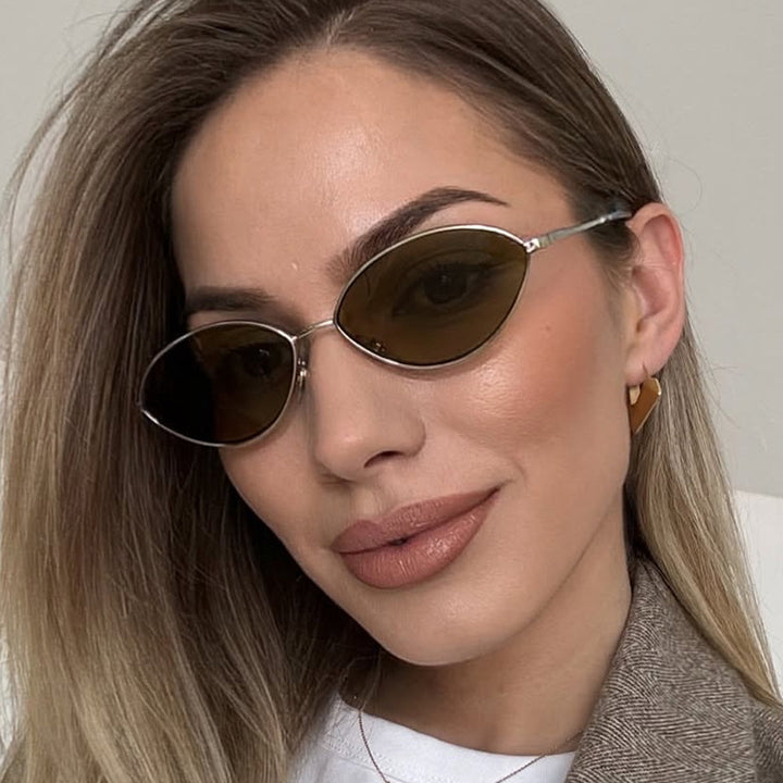 Dame moteriktig solbrille med ovalt design og polariserte linser Skanto