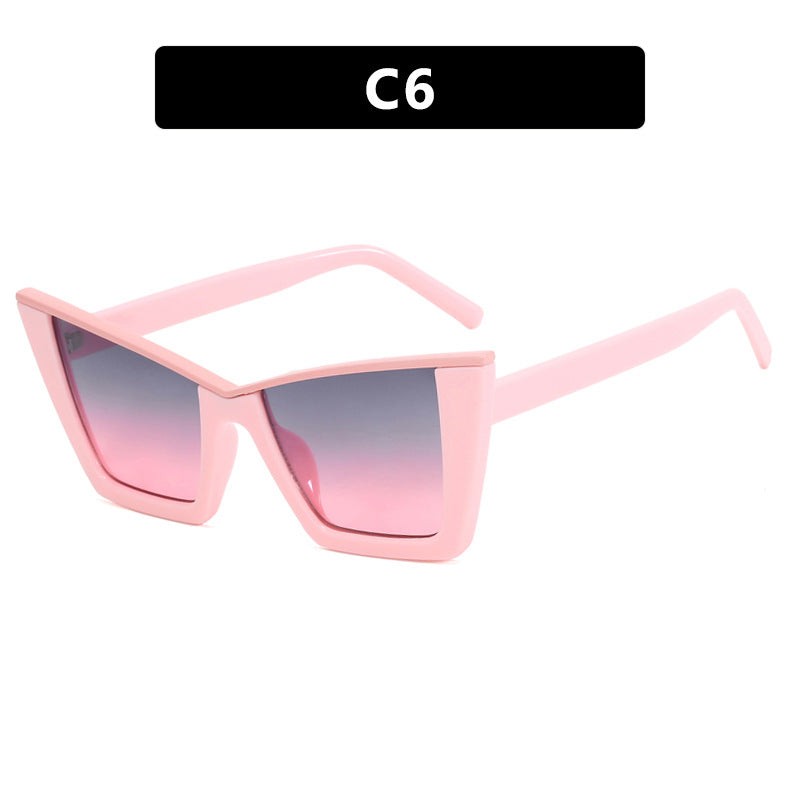 Dame moderne Cat-Eye solbriller med ekspressivt design og beskyttende UV-filter Skanto