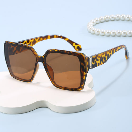 Dame moteriktig geometrisk solbrille i urban stil Skanto
