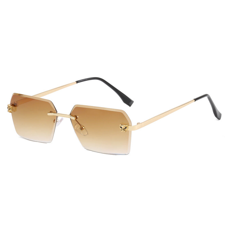 Damer moterik firkantet solbrille med elegant metallramme Skanto
