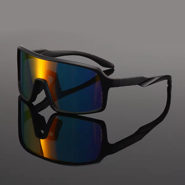 Dame fashion solbrille i futuristisk design med store glass Skanto