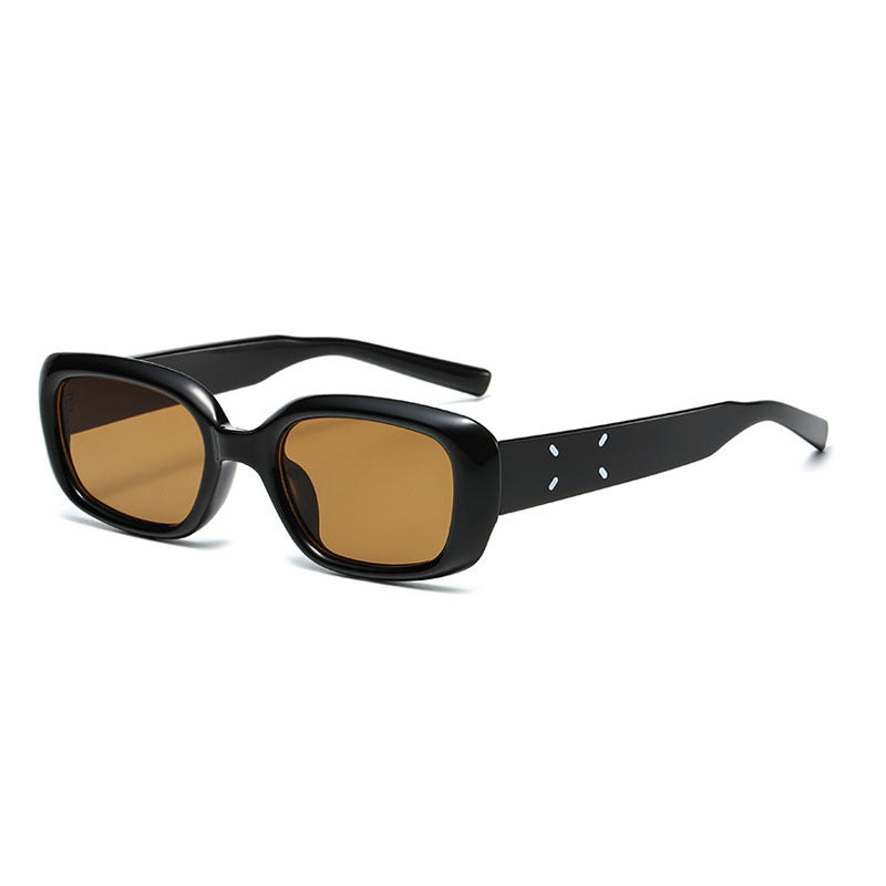 Dame retro-inspirert solbrille med buet ramme Skanto