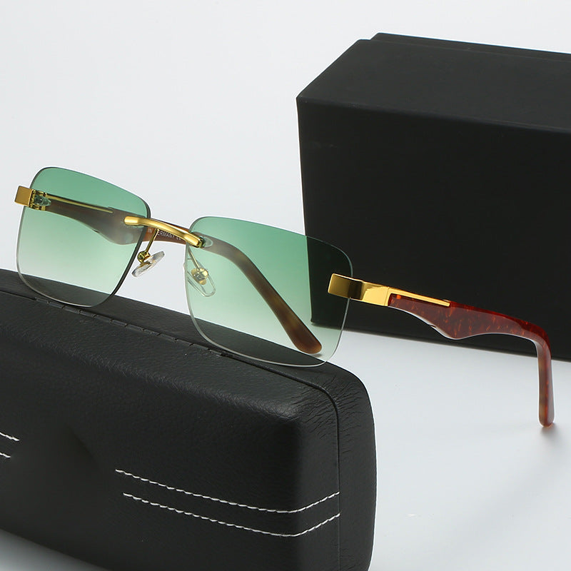 Dame moteriktig halvrammebrille med elegant metall- og plastmix Skanto