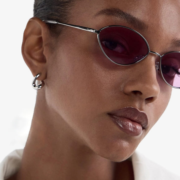 Dame moteriktig solbrille med ovalt design og polariserte linser Skanto