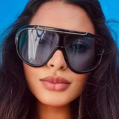 Dame Oversized-solbriller i moderne, transparent design Skanto