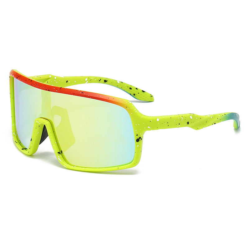 Dame fashion solbrille i futuristisk design med store glass Skanto