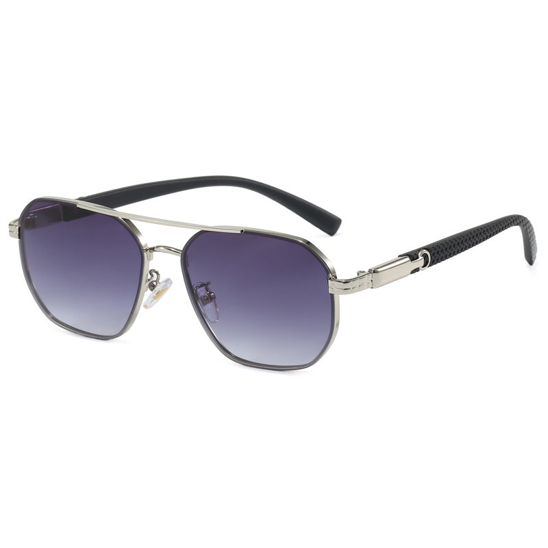Dame moteriktig solbrille med stilige aksenter Skanto