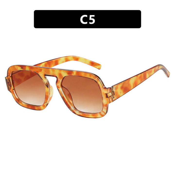 Dame moteriktig solbrille i moderne retro-stil Skanto