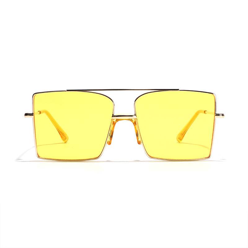 Dame elegant kvadratisk solbrille med moteriktige aksenter Skanto