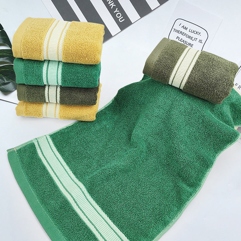 High-quality terry bath towel with elegant border. Skanto