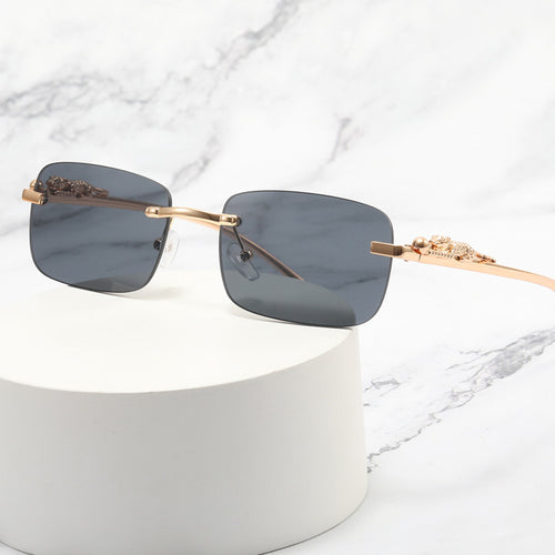 Dame designer solbrille med fin metallramme og luksuriøse detaljer Skanto