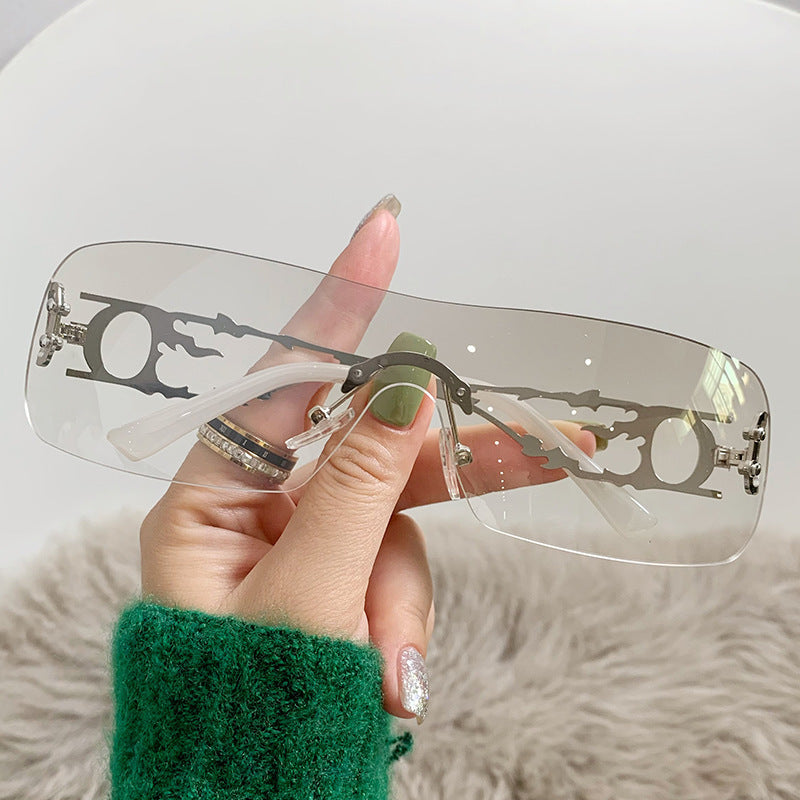 Dame moteriktig solbrille med innovativt design Skanto