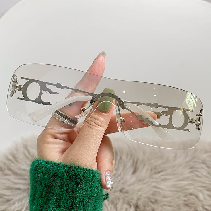 Dame moteriktig solbrille med innovativt design Skanto