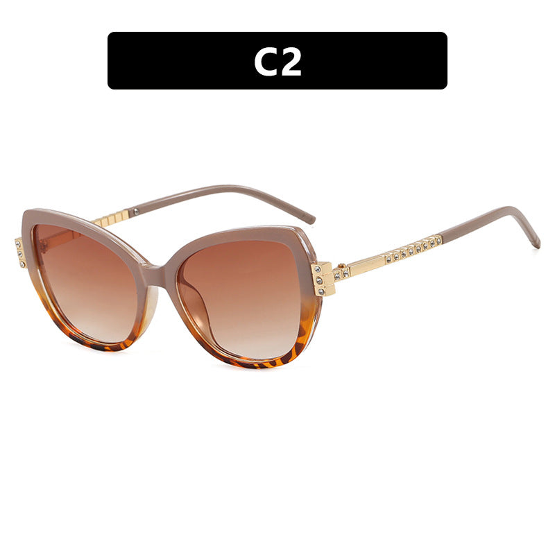 Dame oversized solbrille med beskyttende UV-filter og elegante aksenter Skanto