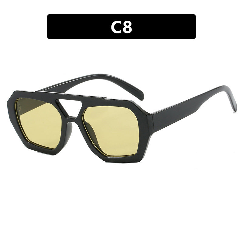 Dame geometrisk solbrille laget av robust plast med polarisert glass Skanto