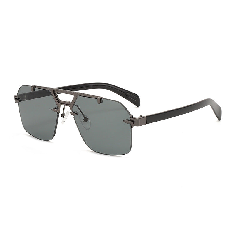 Dame Designer-solbrille med iøynefallende geometrisk form Skanto